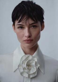 Chemise Satinée Maxifleur Strass 13 Chemise Satinée Maxifleur Strass -Promos Mango Boutique 47006717 05 D1