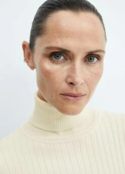 Pull-over à Col Montant En Maille Côtelée 25 Pull-over à Col Montant En Maille Côtelée -Promos Mango Boutique 57007743 05 D1