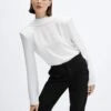 Blouse épaulettes Ouverte Dans Le Dos -Promos Mango Boutique 57049106 01