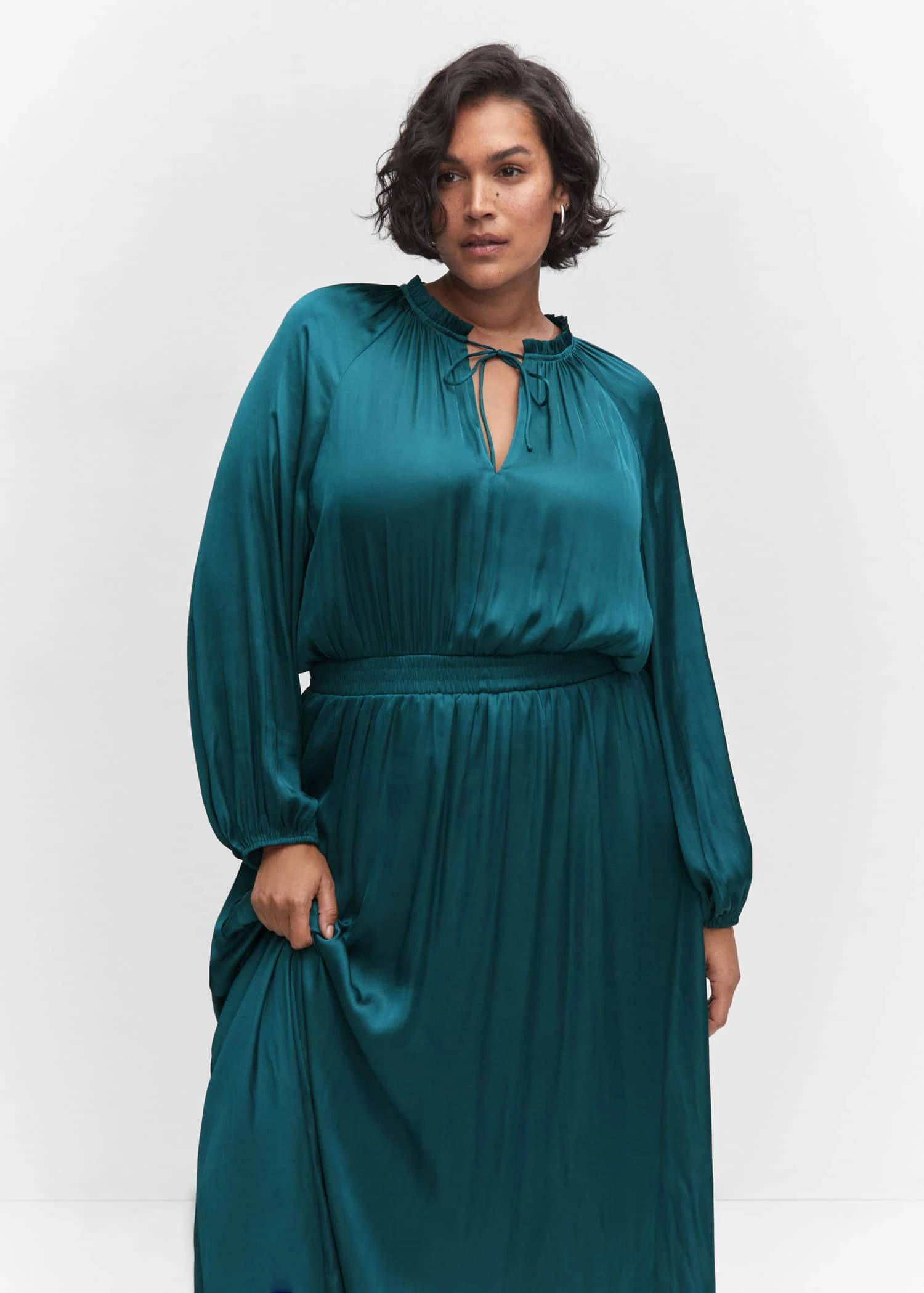 Robe Satinée Manches Bouffantes 9 Robe Satinée Manches Bouffantes – Image 7